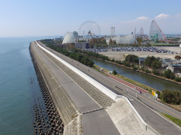 長島地区海岸海岸高潮対策工事（堤防嵩上工）が完成しました