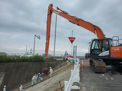 法面ブロック工事が始まりました