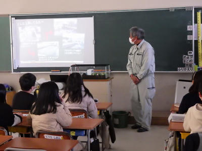 伊曽島小学校出前授業